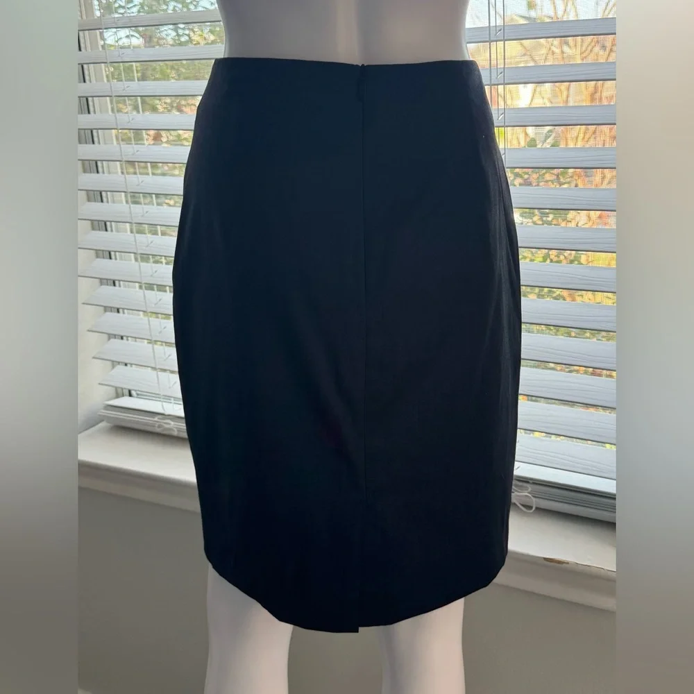 Boss Hugo Boss Vilina1 pencil skirt, size 6. An elegant skirt made from